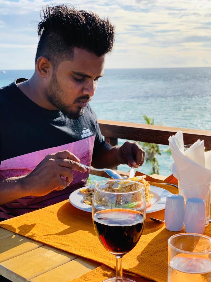 Ilaa Beach Maldives Hotel Gulhi Kültér fotó